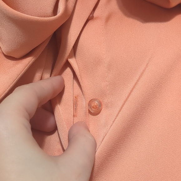 Donna Karan peach satin sleeveless tie neck detail hidden button down blouse - Picture 11 of 14
